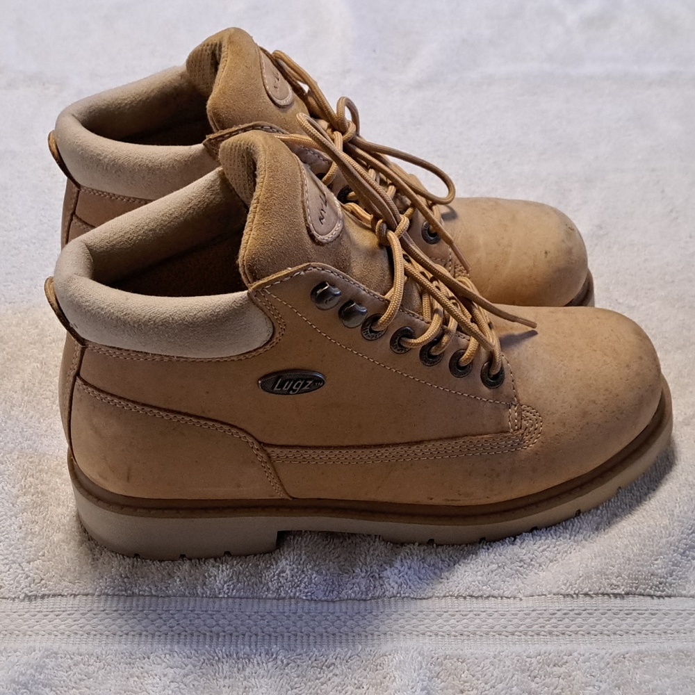 Lugs leather upper. Good used condition mens 8.